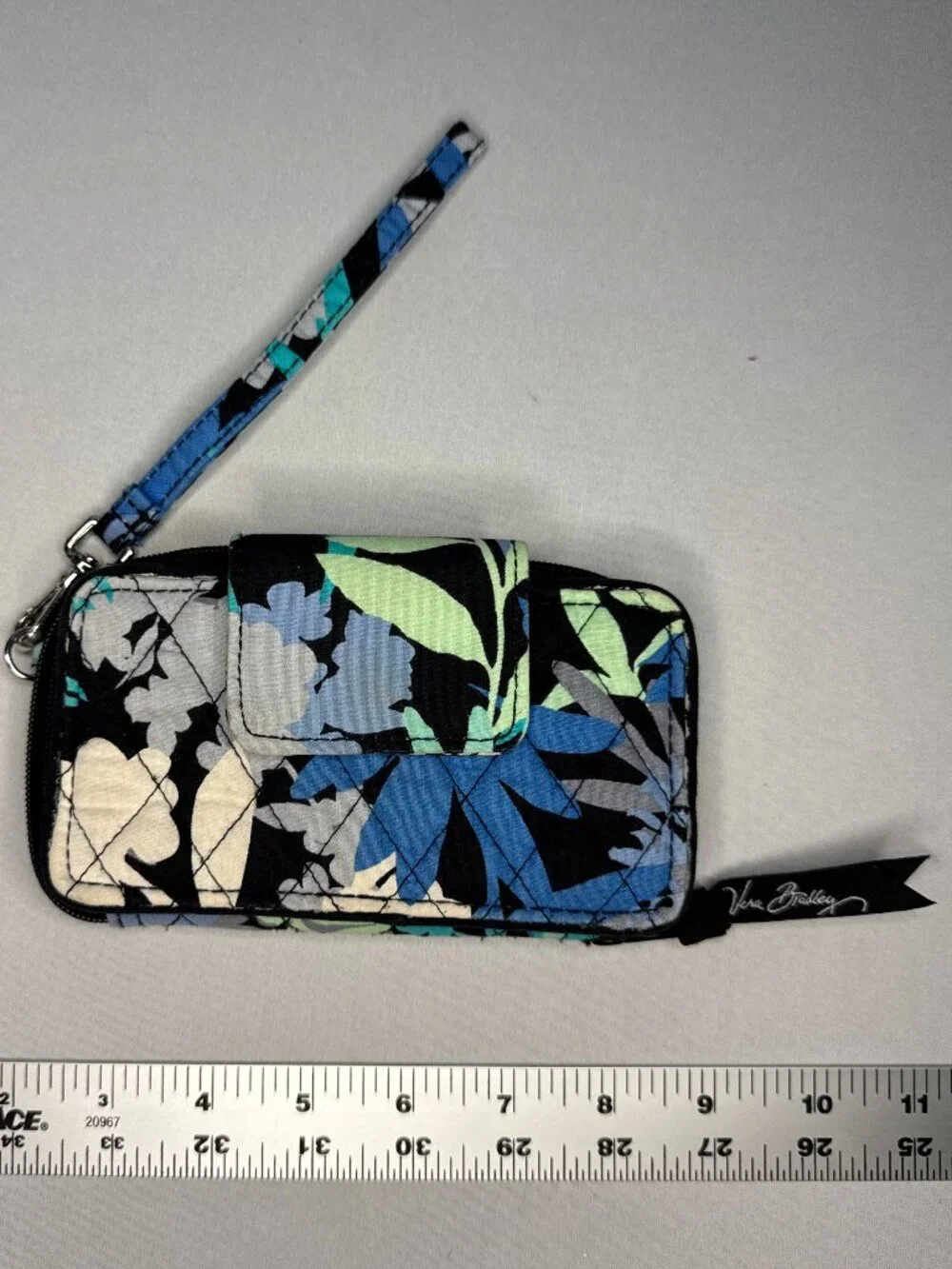 Retired 2016 Vera Bradley Camofloral Wristlet Wallet
